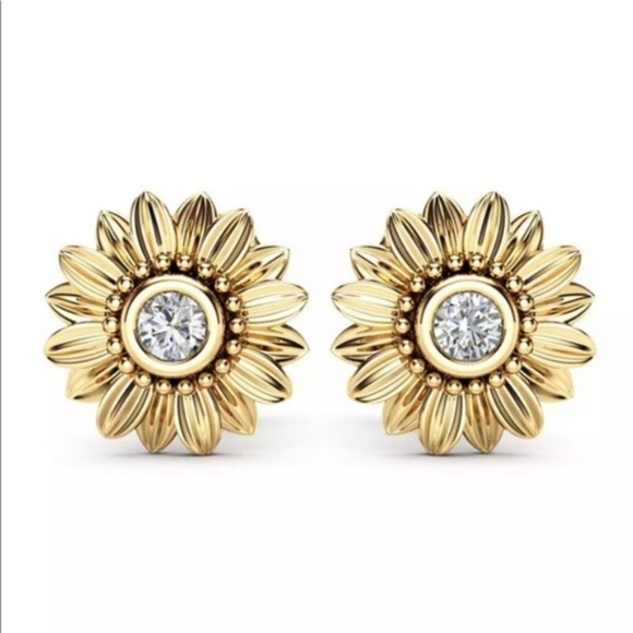 Jewelry - Beautiful Gold Flower / Sunflower Stud Earrings